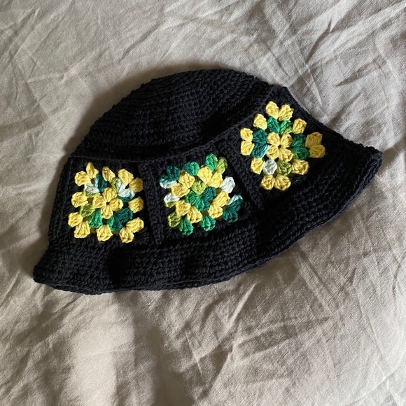 MADE TO ORDER CROCHET GRANNY SQUARE BUCKET HAT - Picture 2 of 3